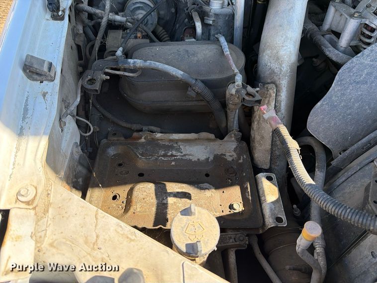 image for item EP3099 2003 Ford F550 Super Duty truck cab and chassis
