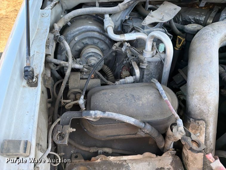 image for item EP3099 2003 Ford F550 Super Duty truck cab and chassis