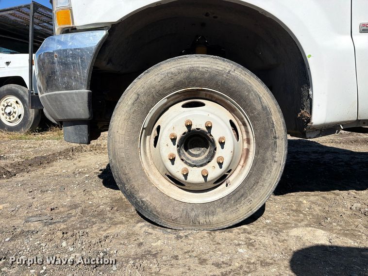 image for item EP3099 2003 Ford F550 Super Duty truck cab and chassis