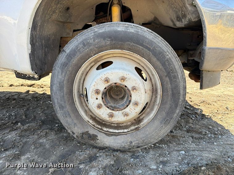 image for item EP3099 2003 Ford F550 Super Duty truck cab and chassis