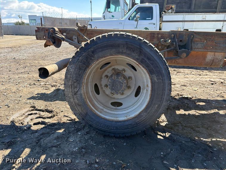 image for item EP3099 2003 Ford F550 Super Duty truck cab and chassis