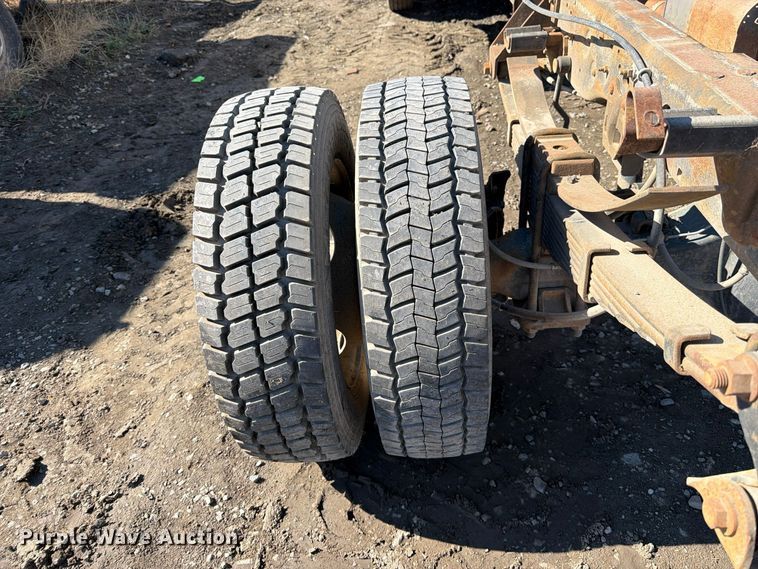 image for item EP3099 2003 Ford F550 Super Duty truck cab and chassis