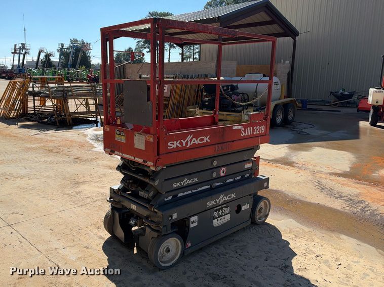 image for item ES8221 2012 Skyjack SJIII-3219 scissor lift