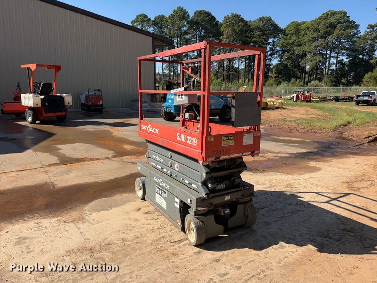 image for item ES8221 2012 Skyjack SJIII-3219 scissor lift