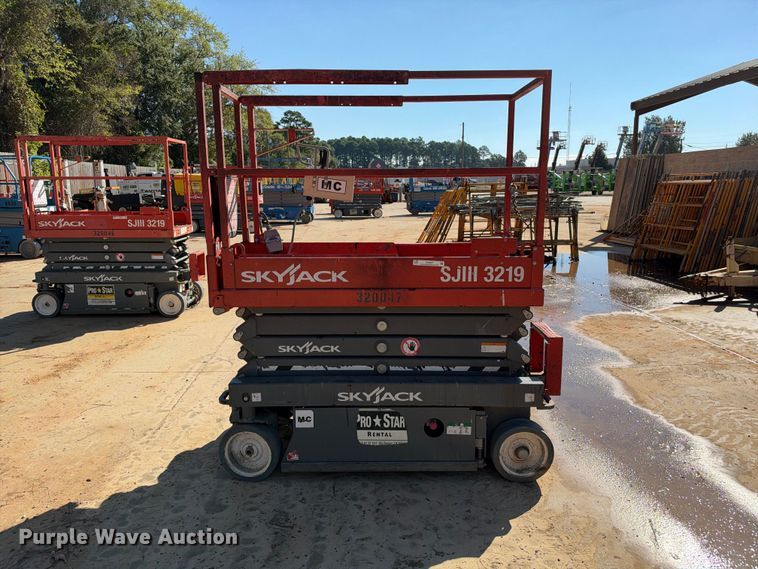image for item ES8221 2012 Skyjack SJIII-3219 scissor lift