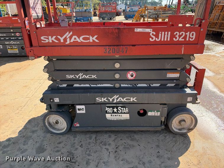 image for item ES8221 2012 Skyjack SJIII-3219 scissor lift