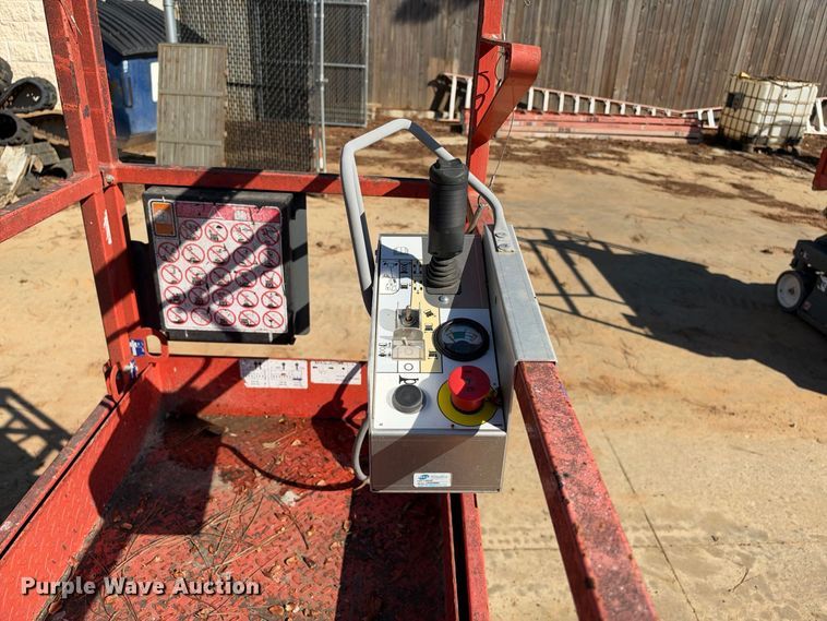 image for item ES8221 2012 Skyjack SJIII-3219 scissor lift
