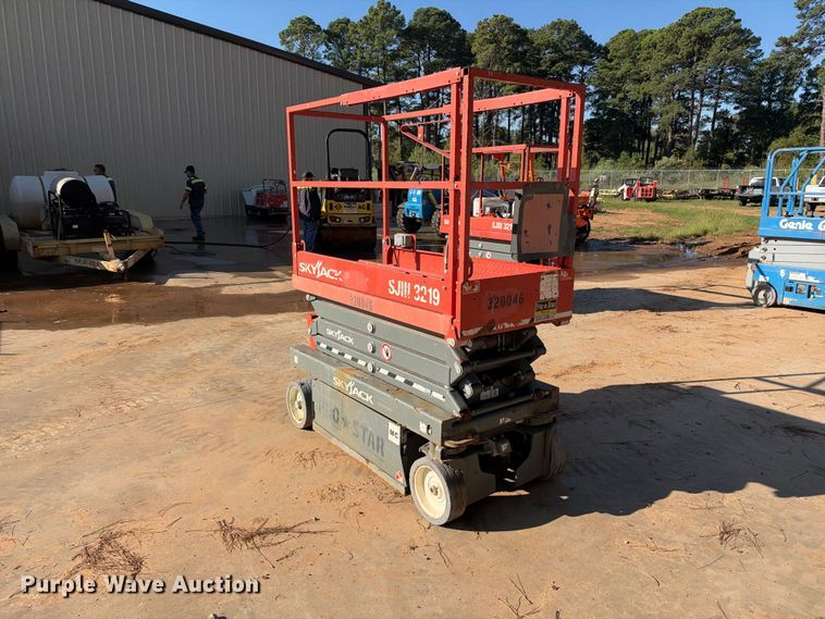 image for item ES8222 2018 Skyjack SJIII-3219 scissor lift