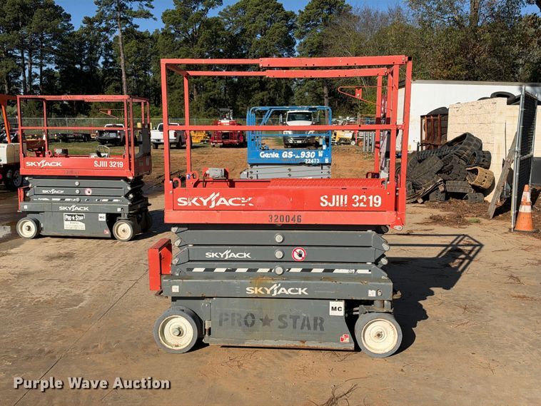 image for item ES8222 2018 Skyjack SJIII-3219 scissor lift