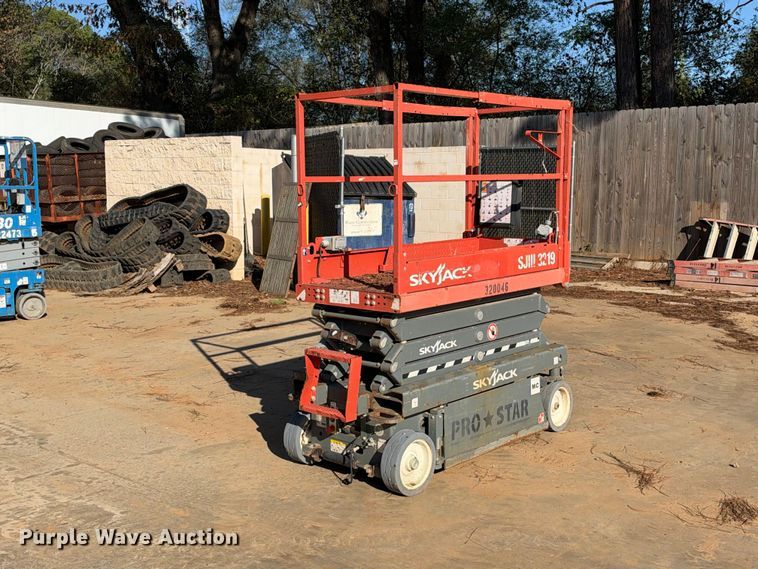 image for item ES8222 2018 Skyjack SJIII-3219 scissor lift