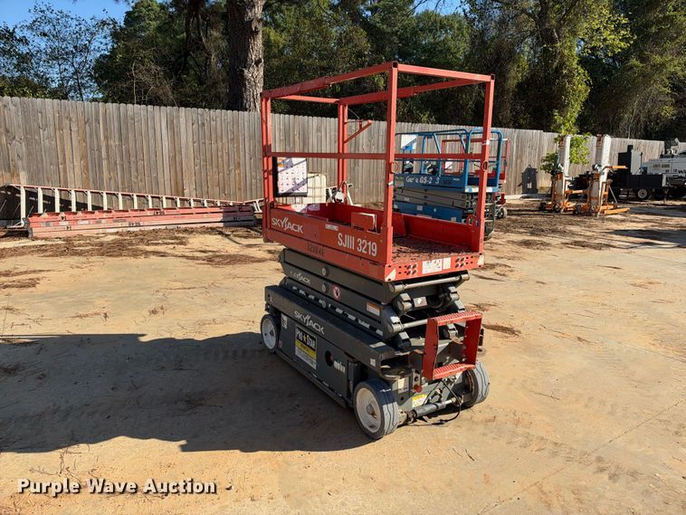 image for item ES8222 2018 Skyjack SJIII-3219 scissor lift