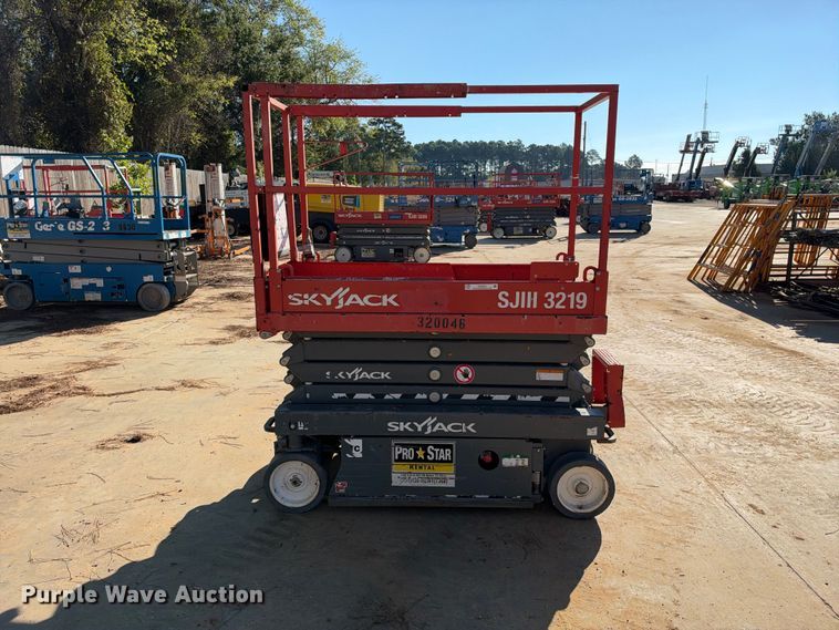 image for item ES8222 2018 Skyjack SJIII-3219 scissor lift