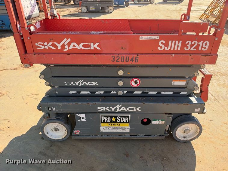 image for item ES8222 2018 Skyjack SJIII-3219 scissor lift
