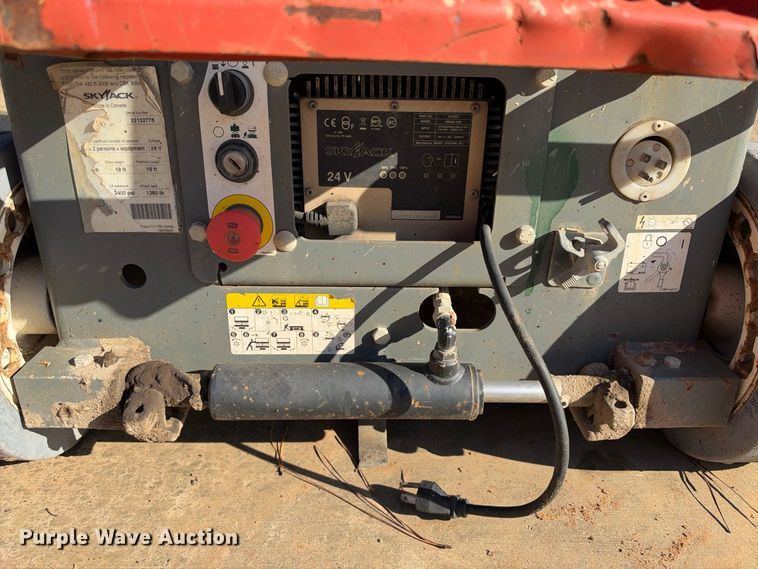 image for item ES8222 2018 Skyjack SJIII-3219 scissor lift