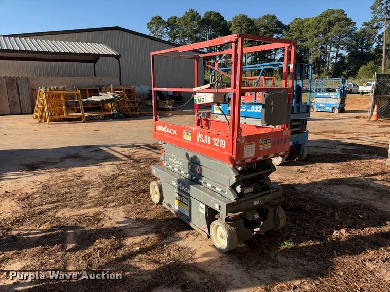 image for item ES8225 2018 Skyjack SJIII-3219 scissor lift