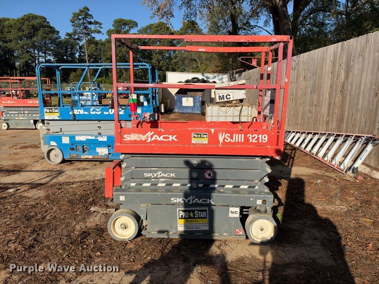 image for item ES8225 2018 Skyjack SJIII-3219 scissor lift