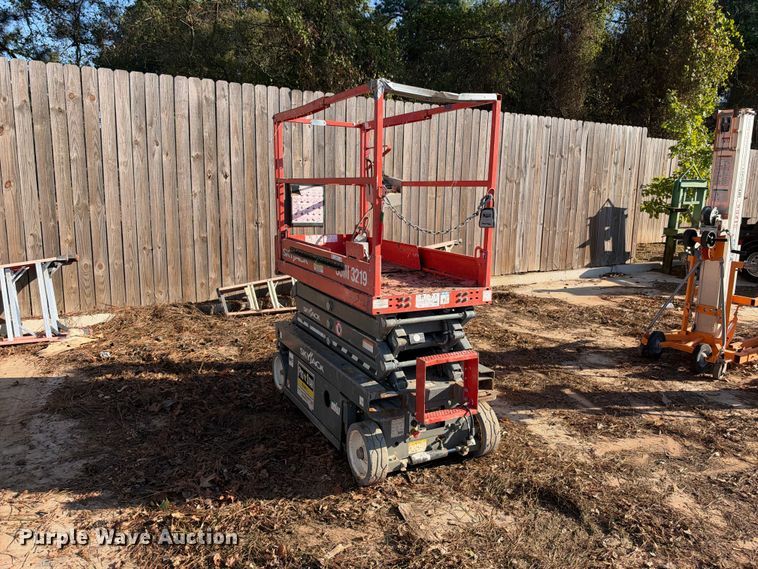 image for item ES8225 2018 Skyjack SJIII-3219 scissor lift