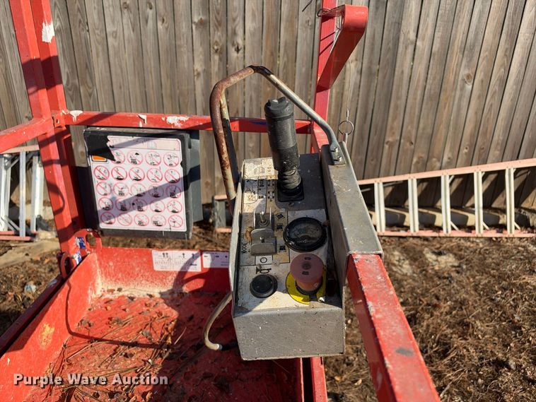 image for item ES8225 2018 Skyjack SJIII-3219 scissor lift
