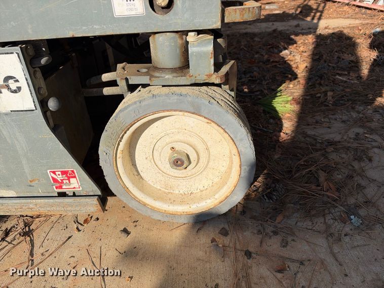 image for item ES8225 2018 Skyjack SJIII-3219 scissor lift