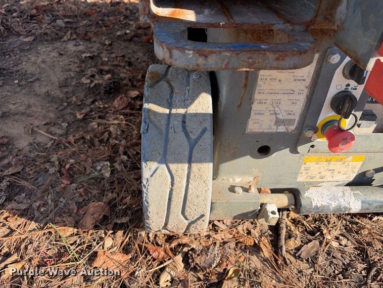 image for item ES8225 2018 Skyjack SJIII-3219 scissor lift