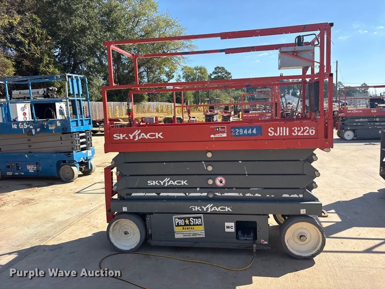 image for item ES8228 2018 Skyjack SJIII 3226 scissor lift
