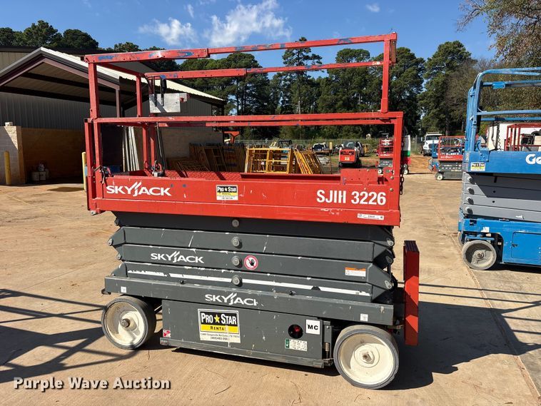image for item ES8228 2018 Skyjack SJIII 3226 scissor lift