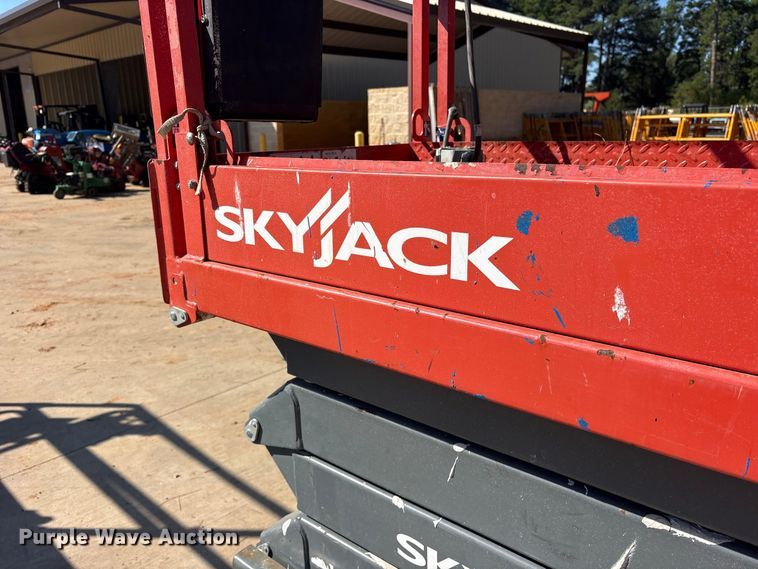 image for item ES8228 2018 Skyjack SJIII 3226 scissor lift