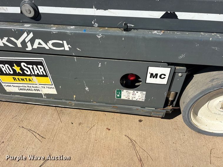 image for item ES8228 2018 Skyjack SJIII 3226 scissor lift