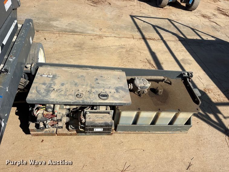 image for item ES8228 2018 Skyjack SJIII 3226 scissor lift