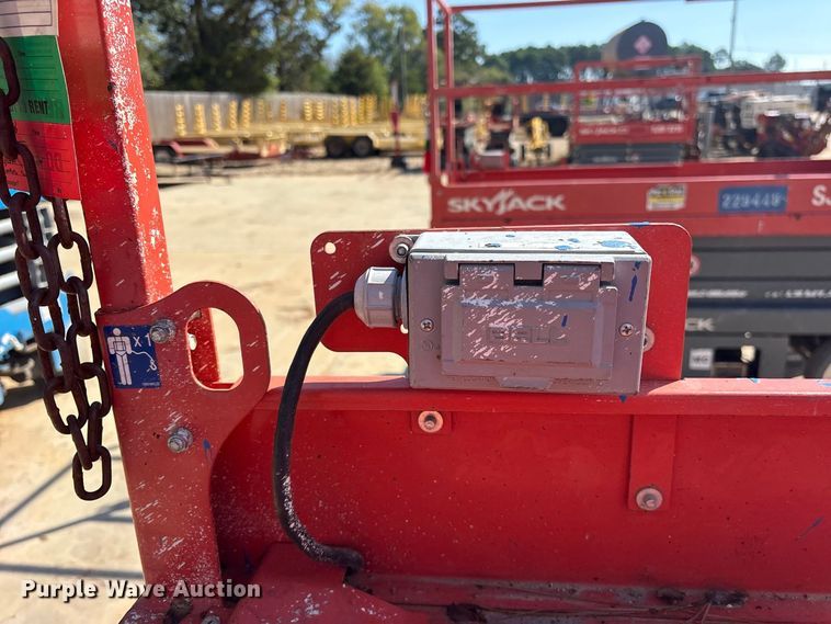 image for item ES8228 2018 Skyjack SJIII 3226 scissor lift
