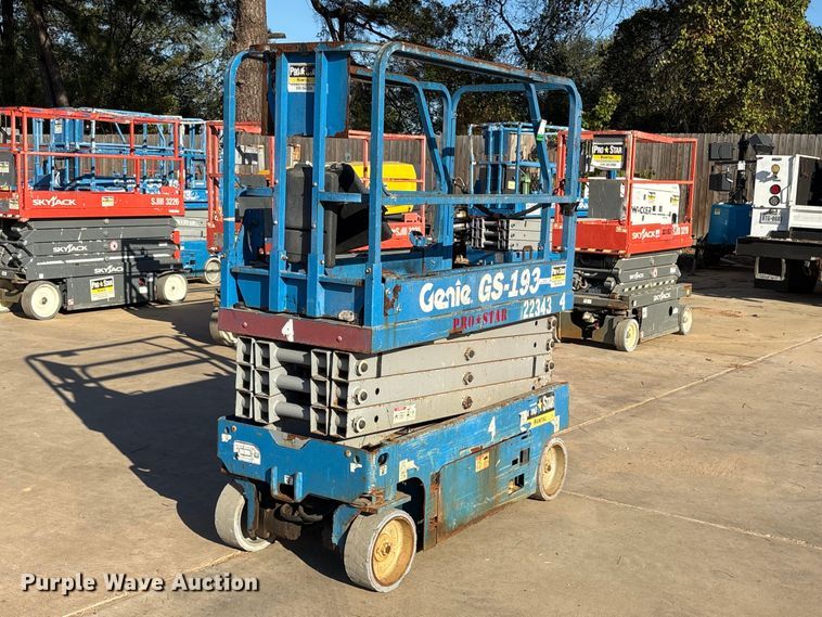 image for item ES8231 1999 Genie GS-1930 scissor lift