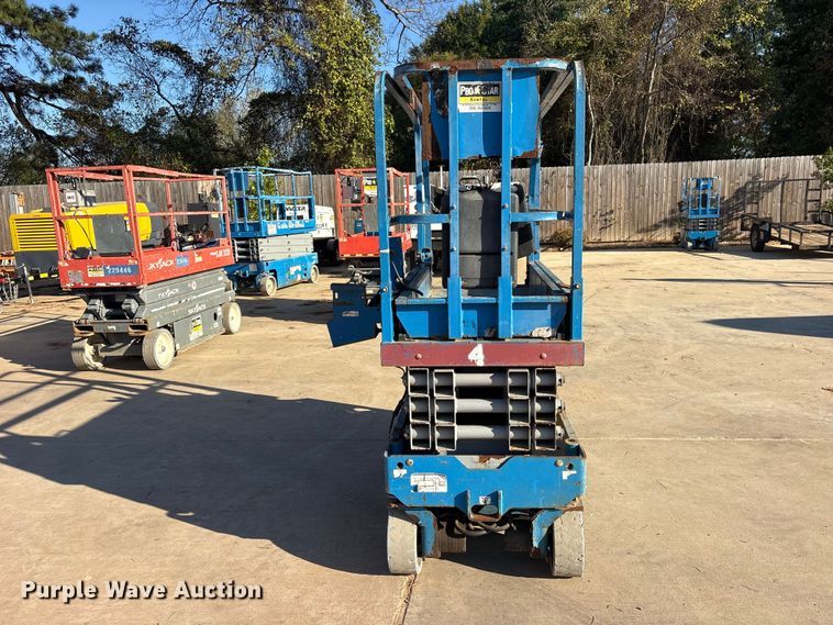 image for item ES8231 1999 Genie GS-1930 scissor lift