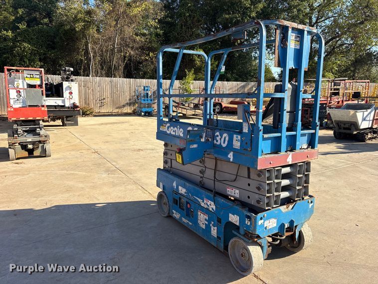 image for item ES8231 1999 Genie GS-1930 scissor lift