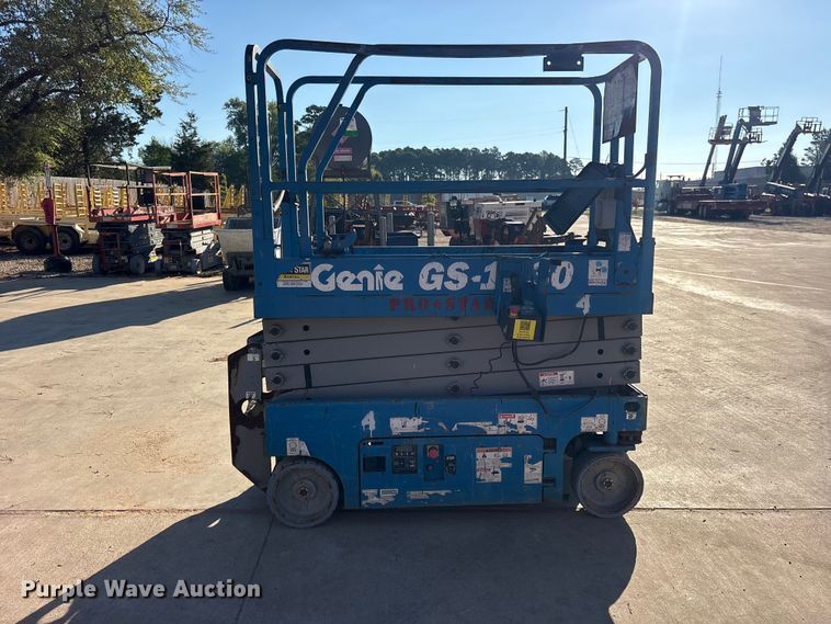 image for item ES8231 1999 Genie GS-1930 scissor lift