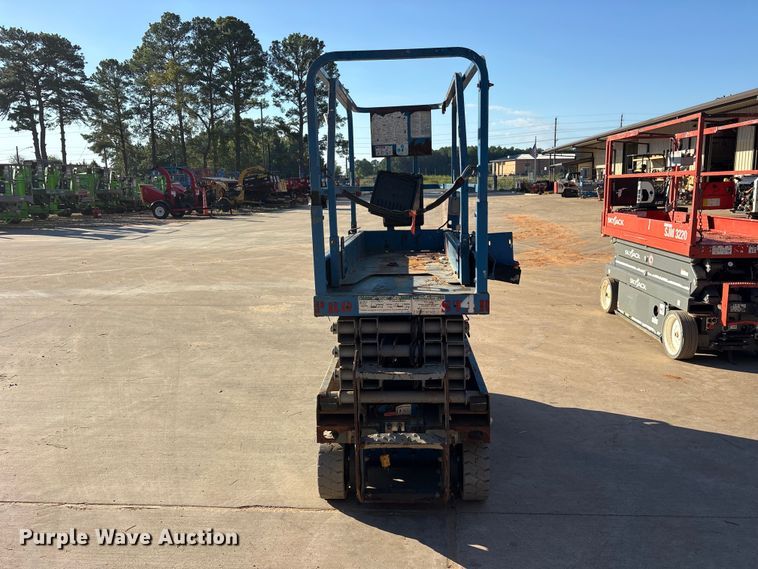 image for item ES8231 1999 Genie GS-1930 scissor lift
