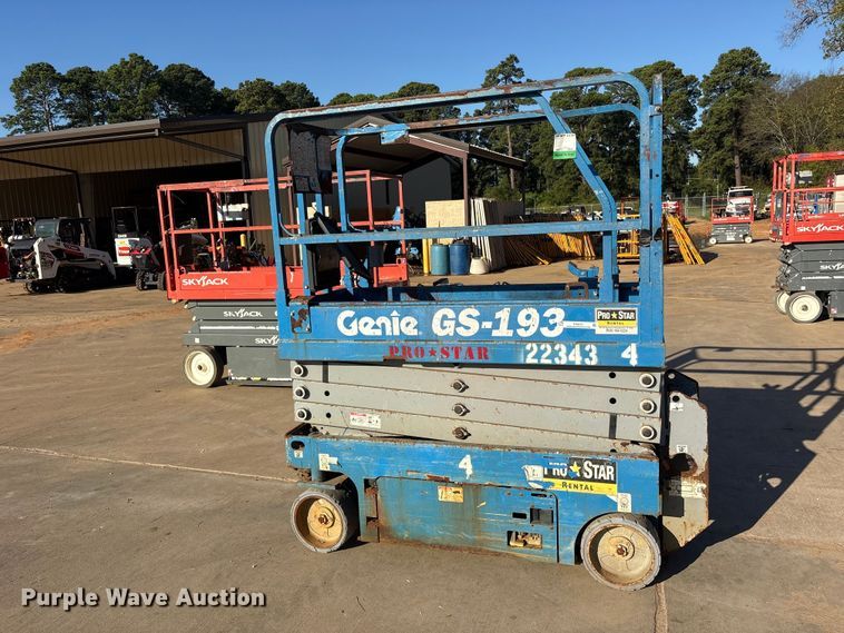image for item ES8231 1999 Genie GS-1930 scissor lift