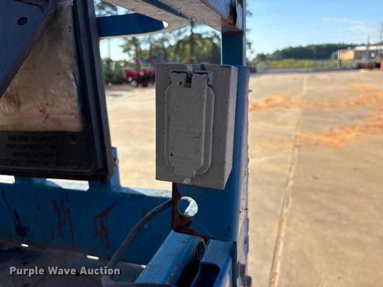 image for item ES8231 1999 Genie GS-1930 scissor lift