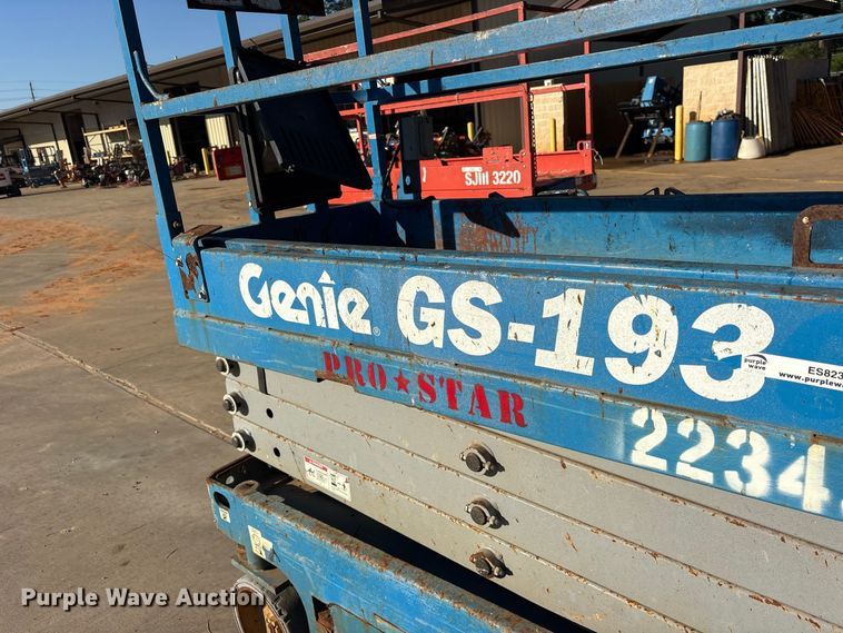image for item ES8231 1999 Genie GS-1930 scissor lift