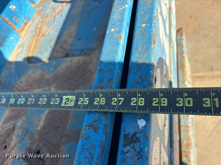 image for item ES8231 1999 Genie GS-1930 scissor lift