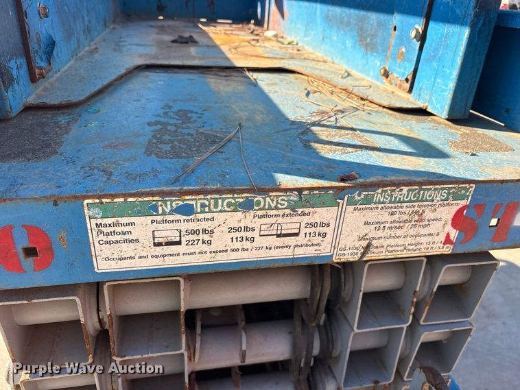 image for item ES8231 1999 Genie GS-1930 scissor lift