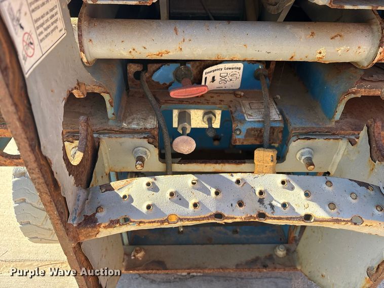 image for item ES8231 1999 Genie GS-1930 scissor lift