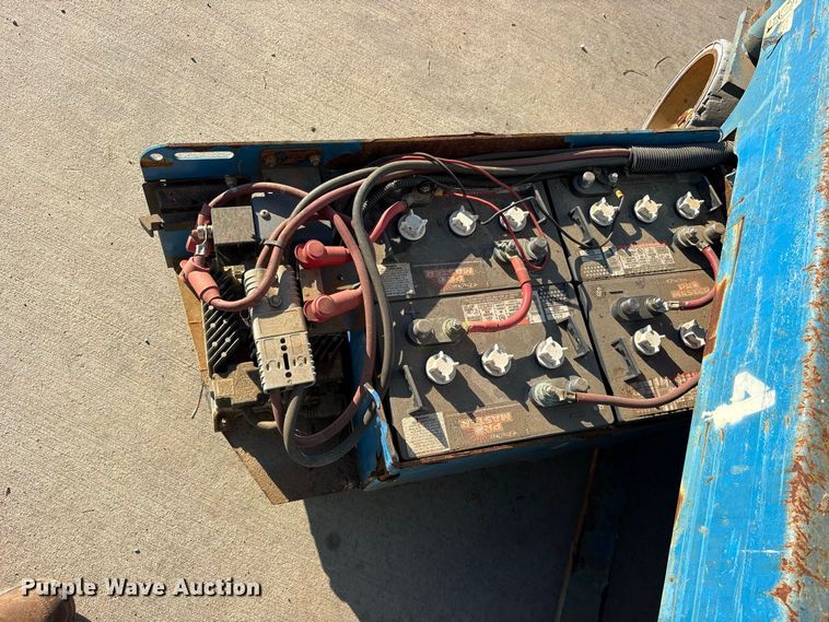 image for item ES8231 1999 Genie GS-1930 scissor lift