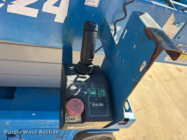 image for item ES8235 2019 Genie GS-3246 scissor lift