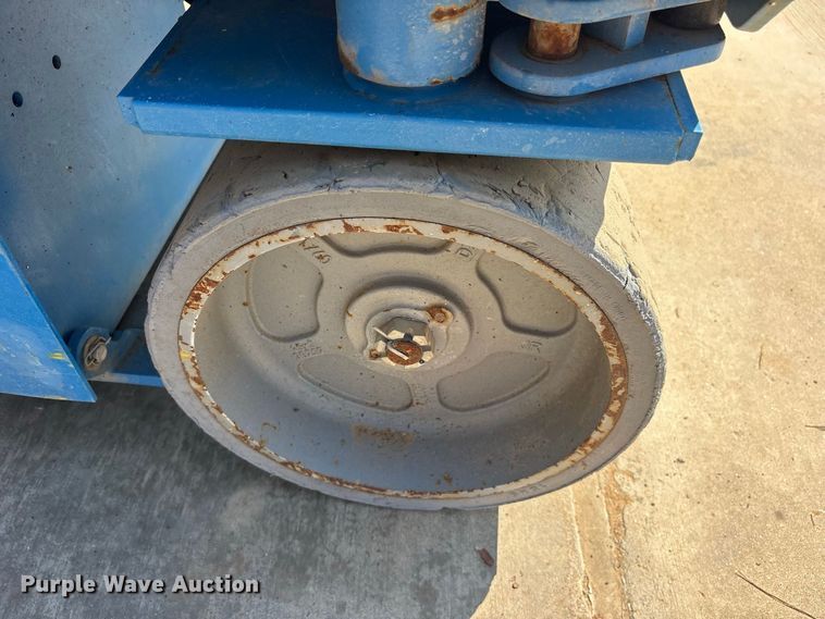 image for item ES8235 2019 Genie GS-3246 scissor lift