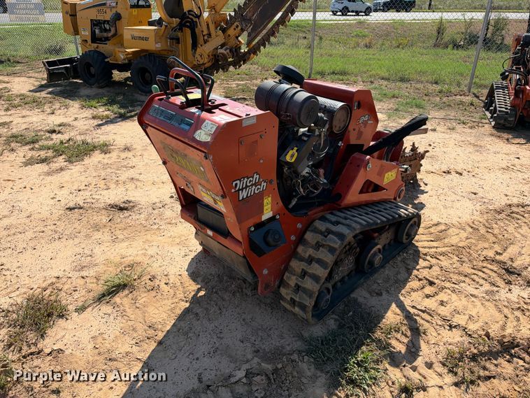image for item ES8270 2019 Ditch Witch C24X trencher