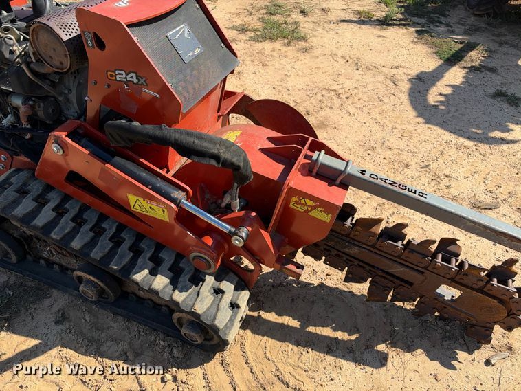 image for item ES8270 2019 Ditch Witch C24X trencher