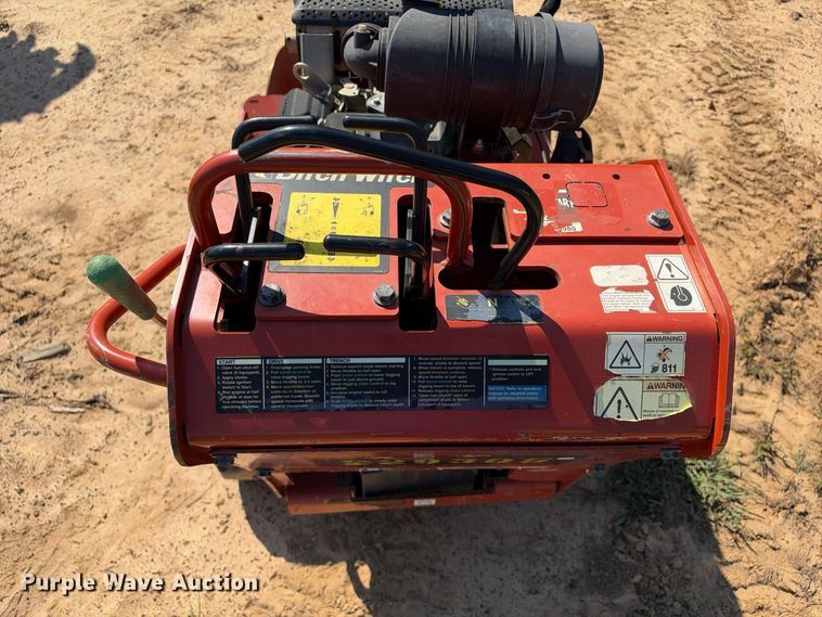 image for item ES8270 2019 Ditch Witch C24X trencher