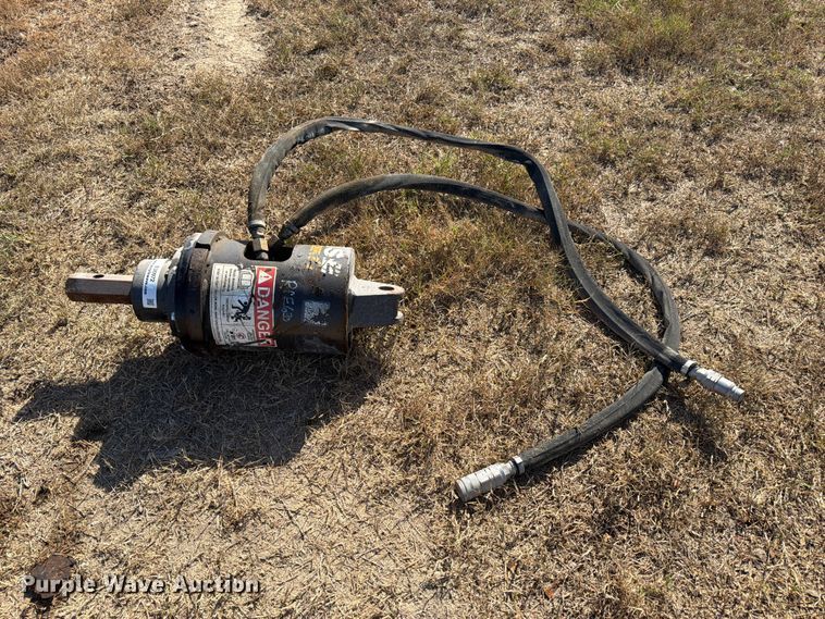 image for item EU0972 2022 Case X1475 auger drive unit
