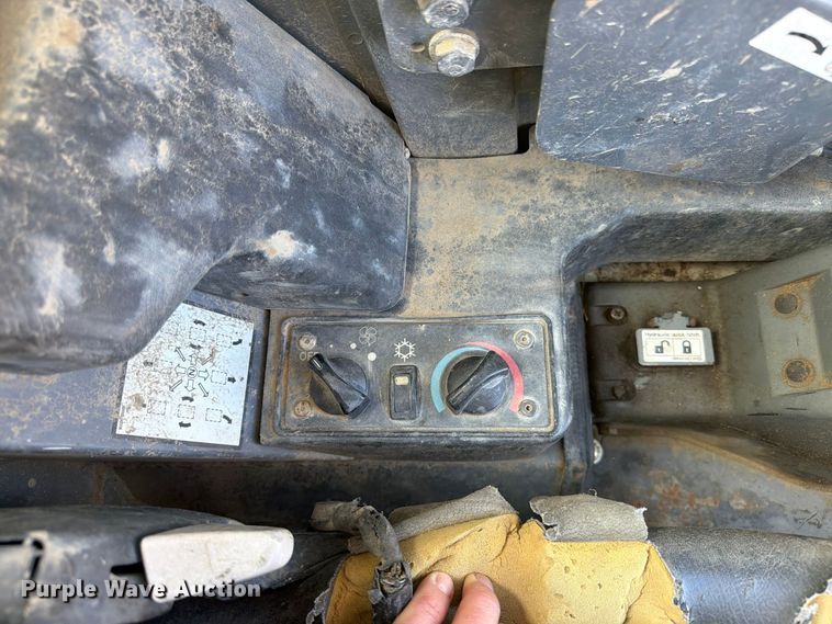 image for item EW1197 2014 Takeuchi TL10 tracked skid steer loader