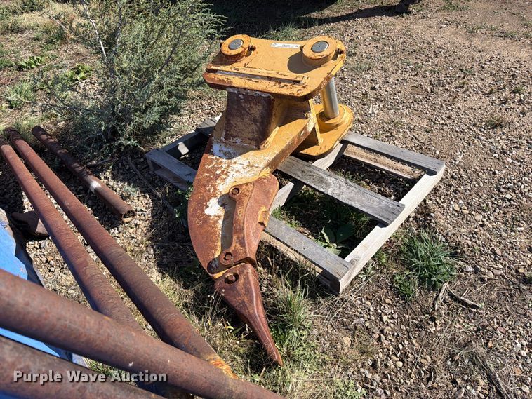image for item EW1202 Bedrock 320 B-Linkage excavator ripper